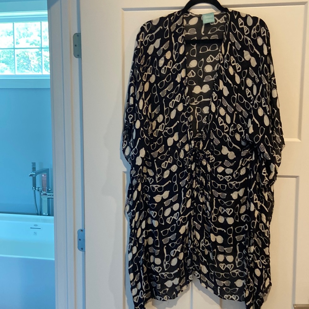 Initials, Inc. beach kimono one size fits, most beautiful black with cream